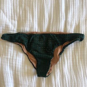 Acacia Seaweed mesh bottom